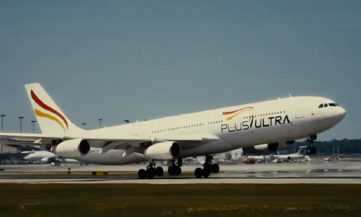 Avión de la aerolínea Plus Ultra. (Captura de pantalla © Luis Garicano-YouTube)