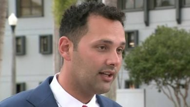 El cubanoamericano se convirtió en el alcalde más joven que ha tenido la ciudad. (Captura de pantalla © CBS Miami-YouTube)