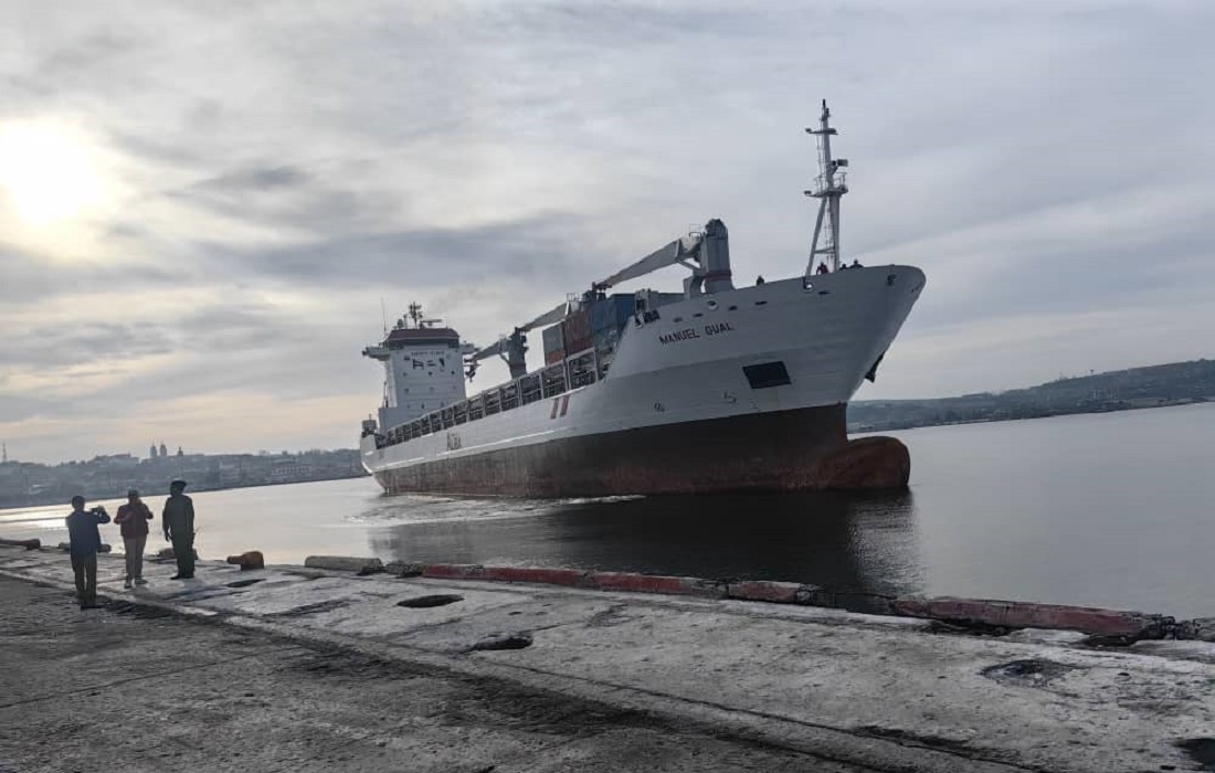 Buque de ayuda humanitaria. (Foto © Eduardo Rodríguez Dávila-Facebook)