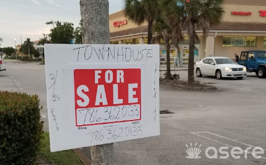 Un letrero de casa en venta en Florida. (Foto © Asere Noticias)