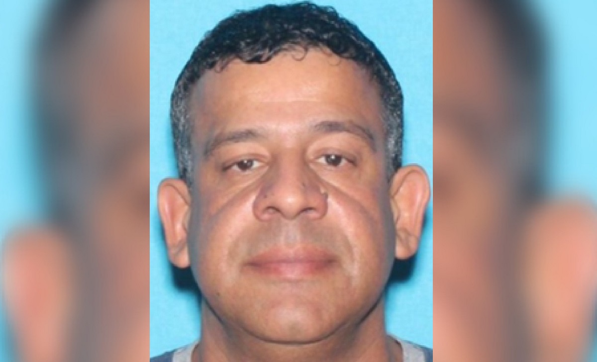 La policía ofrece miles de dólares por información que lleve a su arresto. (Foto © Autoridades de Texas)