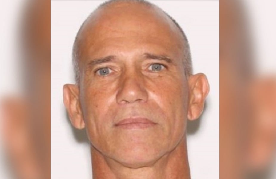 Cubano detenido por ICE y preparado para su expulsión a un tercer país. (Foto © ICEgov-Twitter)