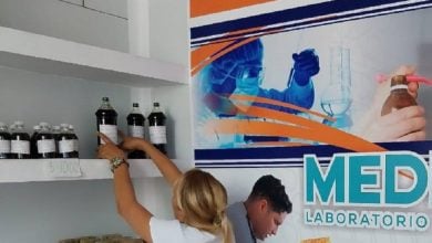 Las farmacias ofrecerán este repelente casero. (Foto © CNC TV Granma-Facebook)