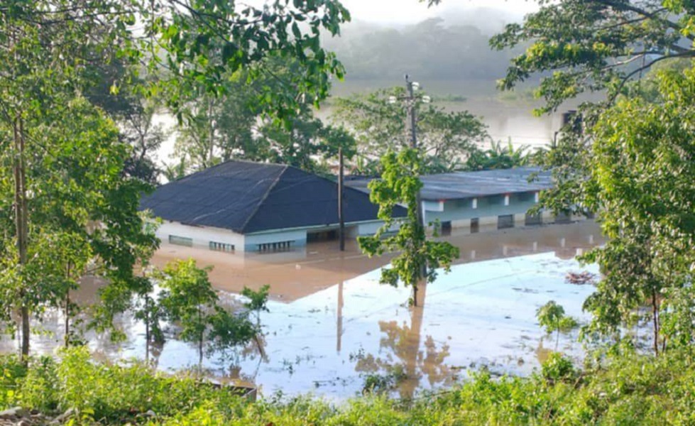 Imágenes del hospital inundado tras el paso del huracán. (Foto © Jose Luis Tan Estrada-Facebook)