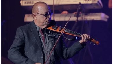 Enrique Álvarez, violinista cubano, fundador de la Charanga Latina. (Captura de pantalla © LAUM MUSIC- YouTube)