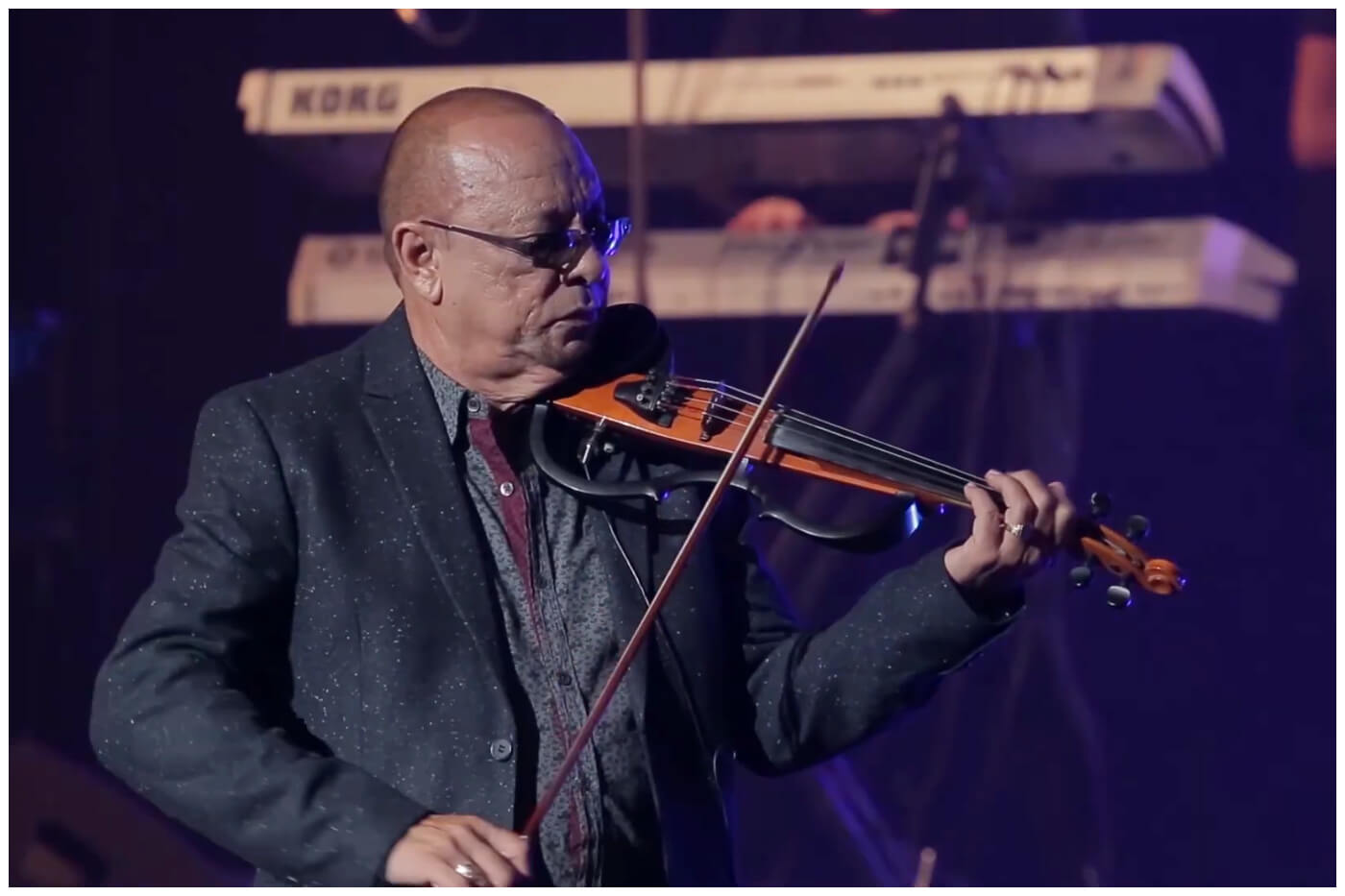 Enrique Álvarez, violinista cubano, fundador de la Charanga Latina. (Captura de pantalla © LAUM MUSIC- YouTube)