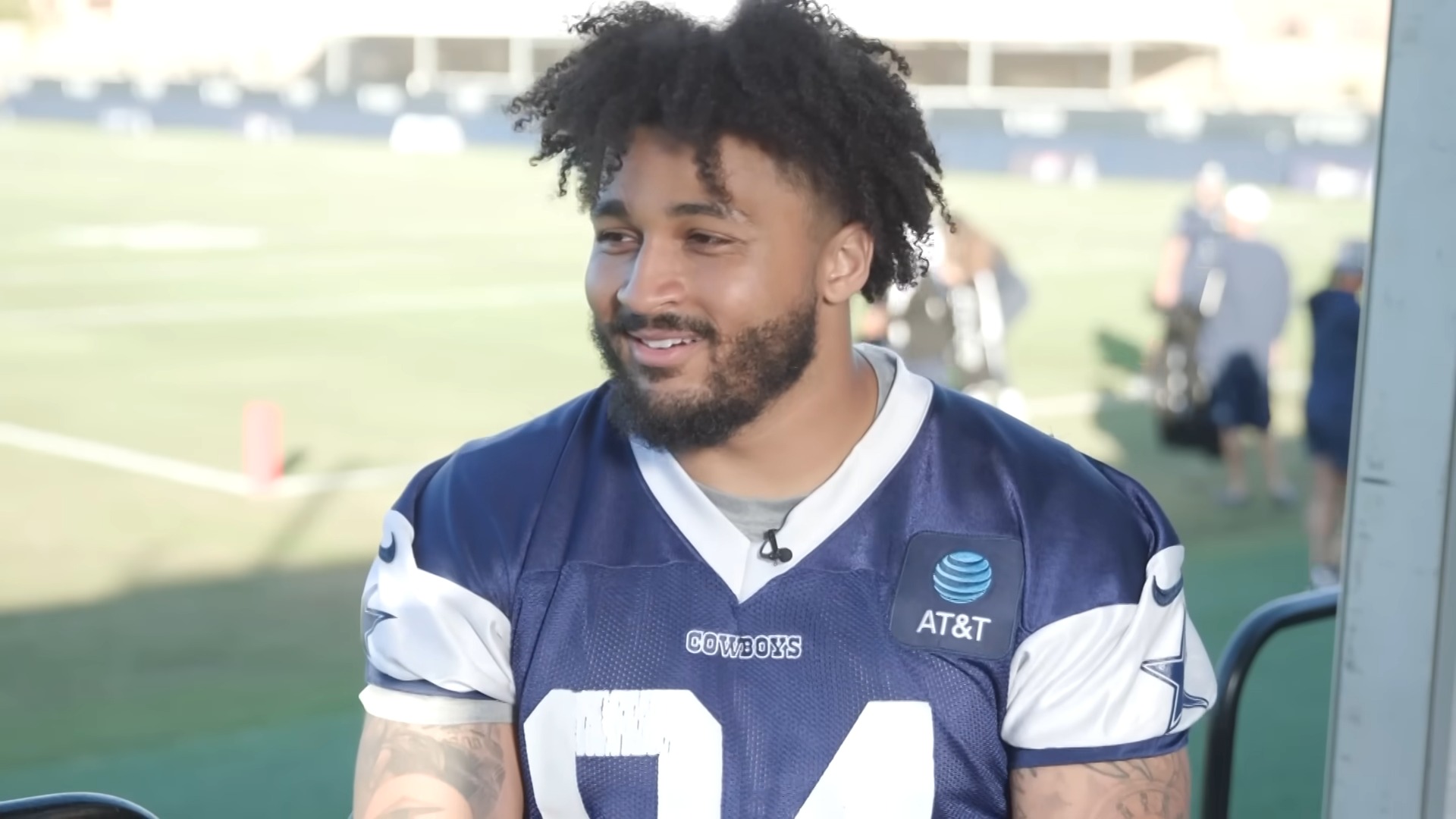 Marshawn Kneelanden una de sus últimas entrevistas. (Captura de pantalla © Dallas Cowboys-YouTube)