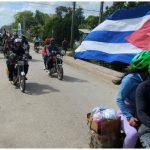 Cubanos en el exilio reunieron ayuda humanitaria que se entregó con motos en Cuba. (Foto © Miriam Cr- Facebook)