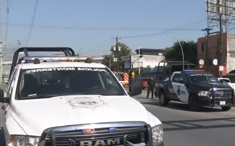 Patrullas en la ciudad de Monterrey. (Captura de pantalla © Telediario Monterrey-YouTube)