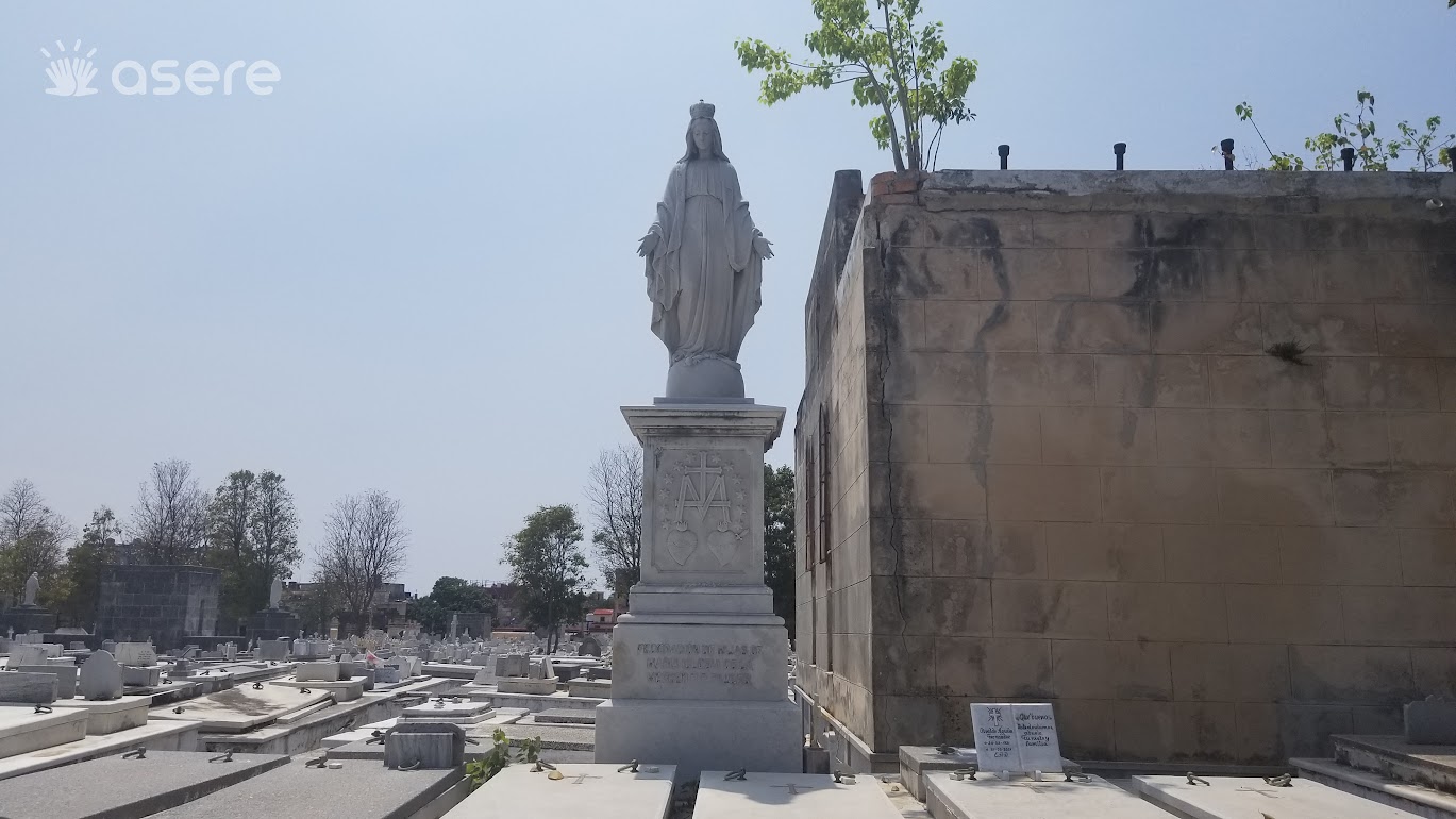 Imagen ilustrativa de una tumba en la Isla. (Foto © Asere Noticias)