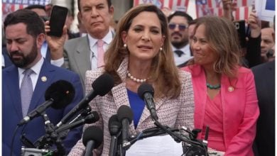 La congresista María Elvira Salazar nació en EEUU, hija de padres cubanos. (Captura de pantalla © María Elvira Salazar- YouTube)