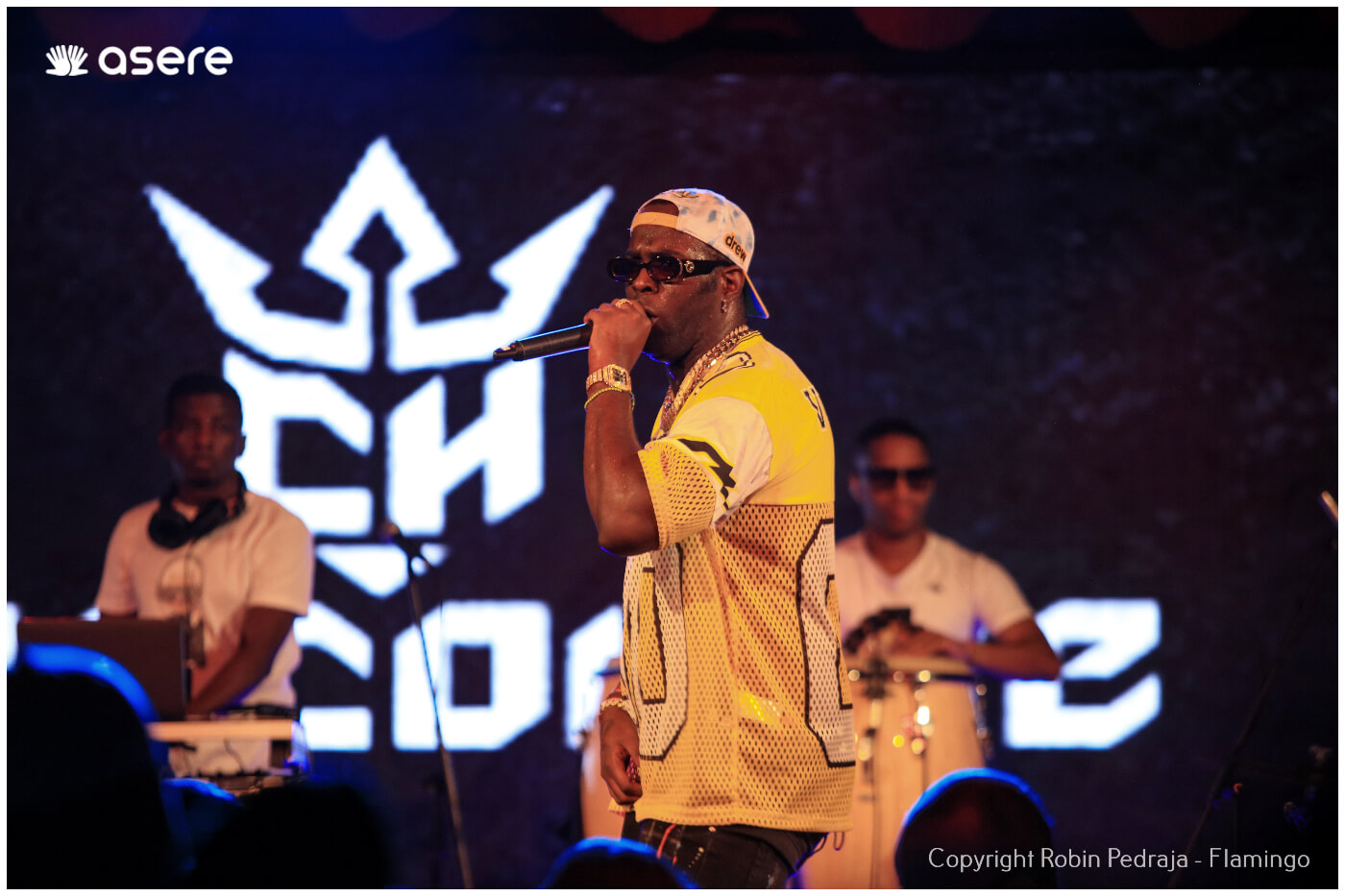 Chocolate MC durante una de sus presentaciones en el Flamingo Bar. (Foto © Robin Pedraja/ Flamingo Bar)