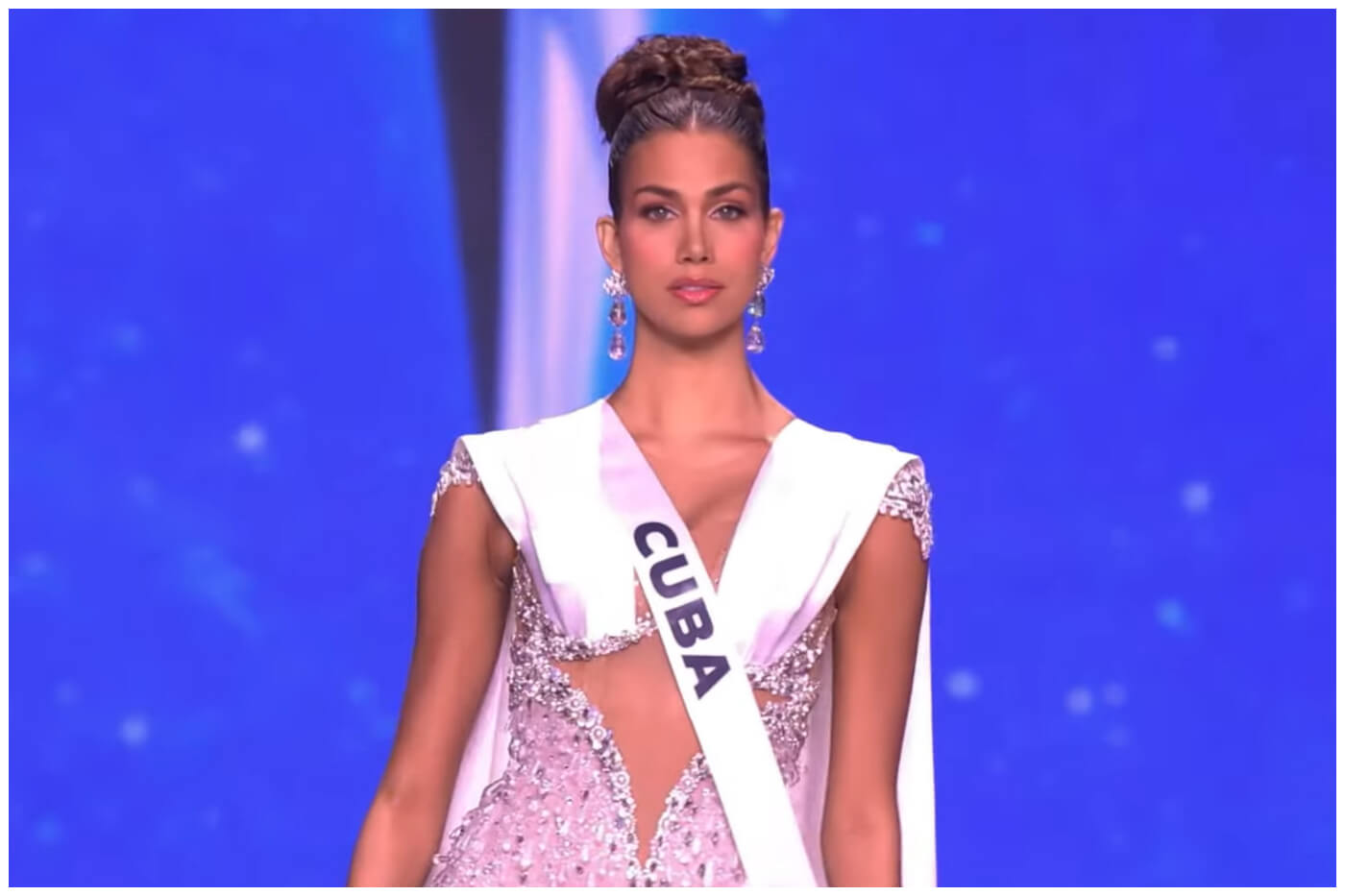 Lina Luaces quedó en el Top 12 de Miss Universo. (Captura de pantalla © The Filmy Folk- YouTube)