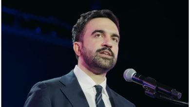 Zohran Mamdani se autodenomina 'socialista', por sus políticas hacia la población, como transporte público gratuito, regulación de rentas y aumento de salario mínimo. (Captura de pantalla © Zohran Mamdani for NYC- YouTube)