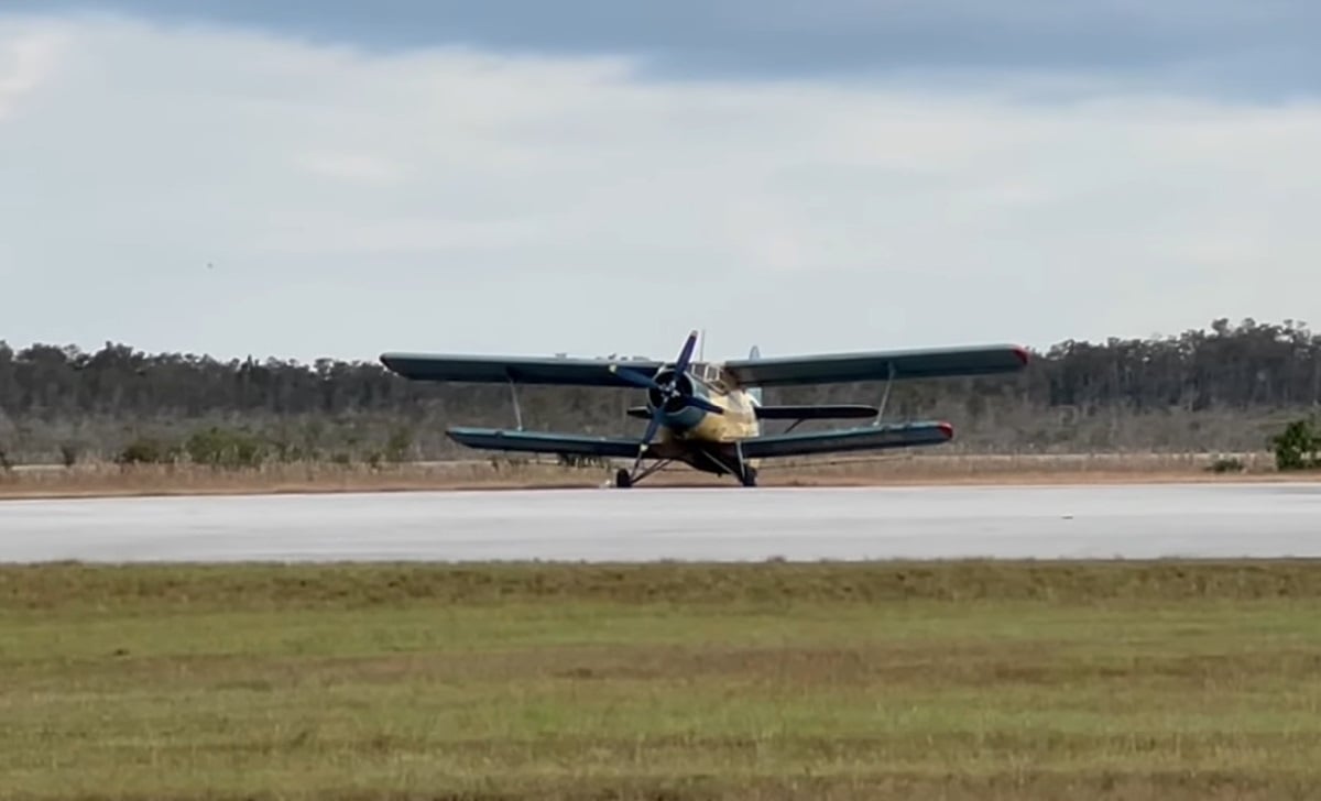 Imagen ilustrativa de una avioneta de ENSA, utilizada en labores agrícolas. (Captura de pantalla © Martí Noticias-YouTube)