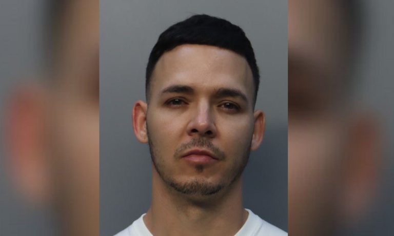 Barbero cubano arrestado por apuñalar un compañero de trabajo