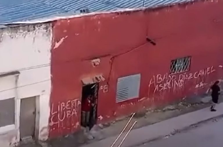 Mensajes contra el régimen aparecen en las calles de La Habana
