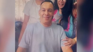 El hombre fue agredido a plena luz del día. (Foto © News Central Guyana-Facebook)