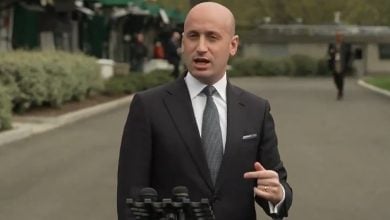 Stephen Miller, principal asesor de la administración Trump. (Captura de pantalla © Derrick Evans Twitter)