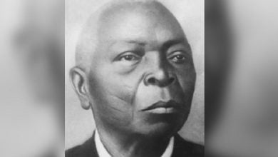 Adeshina Obara Meyi, el primero en dar la Letra del Año. (Imagen © Wikipedia – The Àse Fountain)