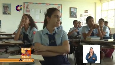 Imagen ilustrativa de estudiantes preuniversitarios en la Isla. (Captura de pantalla © Canal Caribe-YouTube)