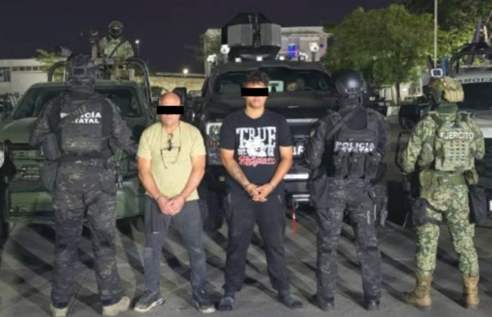 Los detenidos portaban varias bolsas de droga. (Foto © ElMundoInforma1-Twitter)