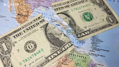 Imagen ilustrativa de un dólar estadounidense, que ha alcanzado hasta los 500 CUP en el mercado informal de divisas. (Foto © Asere Noticias)