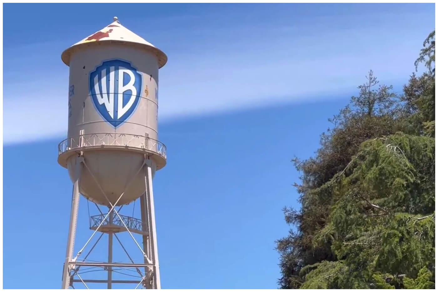 El estudio Warner Bros. ha sido uno de los pilares del cine en Hollywood desde sus inicios. (Captura de pantalla © Israel Viajero- YouTube)