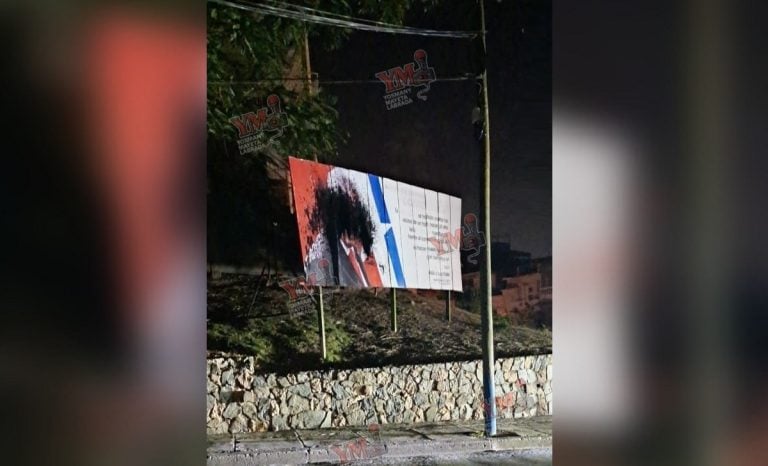 Cartel de Díaz-Canel en Santiago de Cuba amanece cubierto de pintura negra