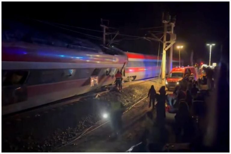 Más de 20 muertos y 100 heridos por descarrilamiento de trenes en España