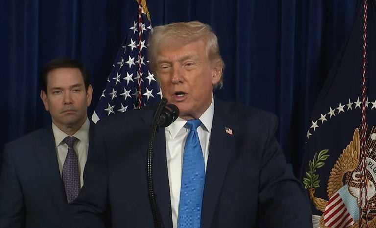 Trump afirma que Irán entregará todo su uranio a EEUU