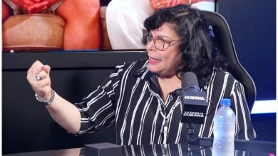 Actriz cubana María Teresa Pina, exiliada en EEUU, muestra su postura contra el régimen (Captura de pantalla © Familia Cubana TV- YouTube)