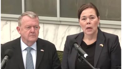 ministro de Asuntos Exteriores de Dinamarca, Lars Løkke Rasmussen, y la titular de Exteriores de Groenlandia, Vivian Motzfeldt