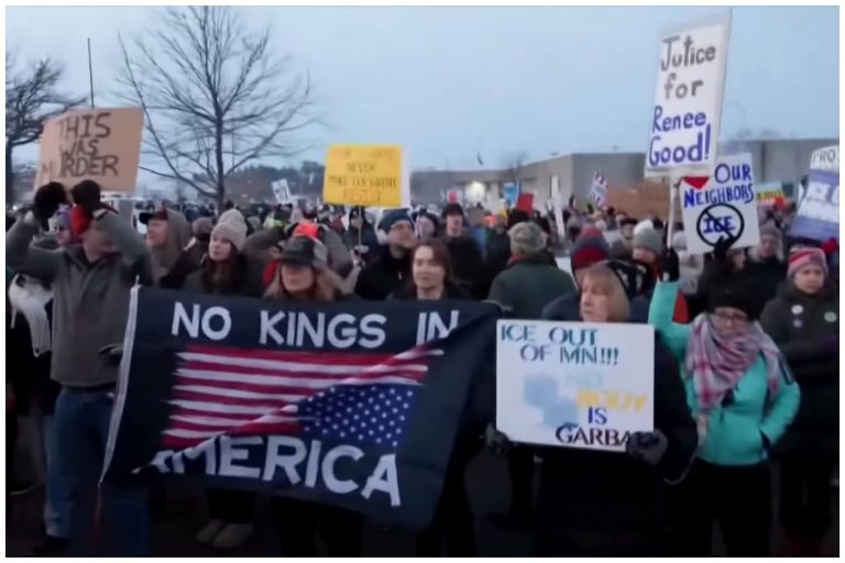 Miles protestan en Minneapolis contra ICE tras muerte de mujer en operativo