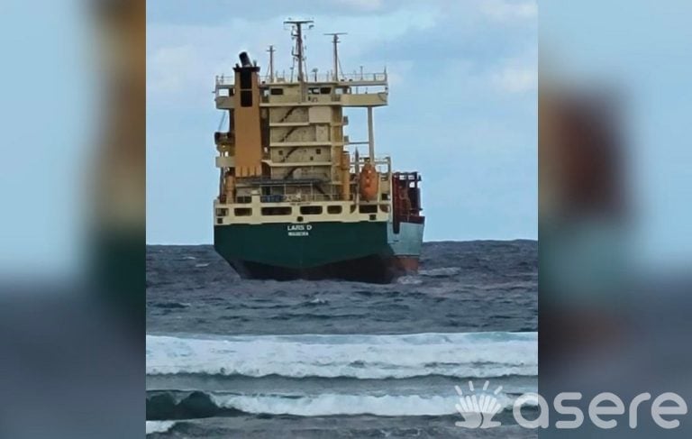 Denuncian posible encallamiento de un buque carguero en Playa Baracoa
