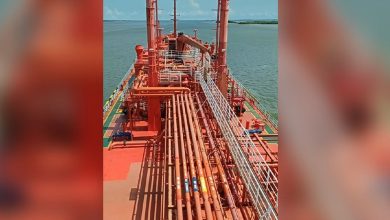 El tanquero Eugenia Gas había en el mar. (Captura de pantalla © capitan.hipolitoromerosala1704-YouTube)