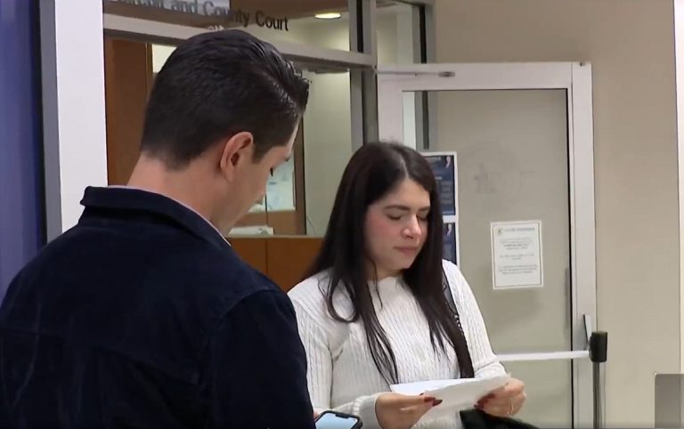 Miami-Dade: debía repetir examen de licencia en inglés, pero fue salvada por una prórroga
