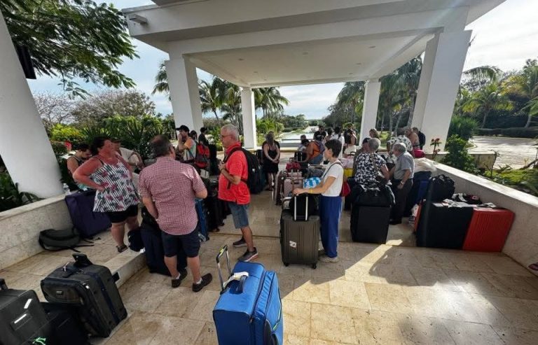 Cayo Santa María: decenas de turistas son desalojados de su hotel sin explicación