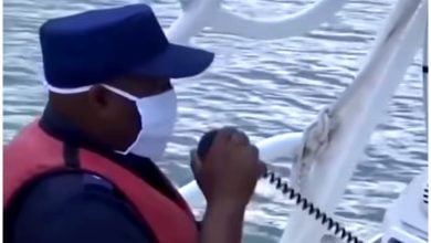 Guardia cubano en lancha. Imagen de referencia. (Captura de pantalla © América Tevé- YouTube)