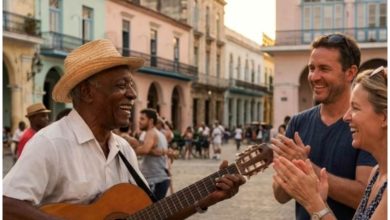 Cuba proyecta al extranjero una imagen caricaturesca de turistas felices y población jovial, escondiendo la grave crisis humanitaria. (Foto © Embacubauk- Instagram)