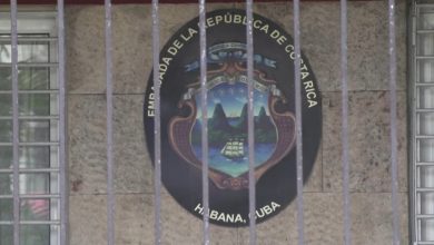 Exterior de la Embajada de Costa Rica en Cuba. (Captura de pantalla © AFP Español-YouTube)