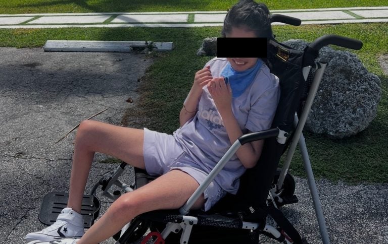 Piden ayuda urgente para niña cubana con parálisis cerebral que lucha por su vida