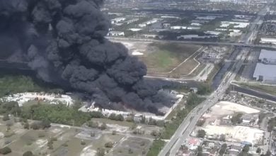 Imágenes del incendio registrado en Miami-Dade. (Captura de pantalla © WPLG Local 10-YouTube)