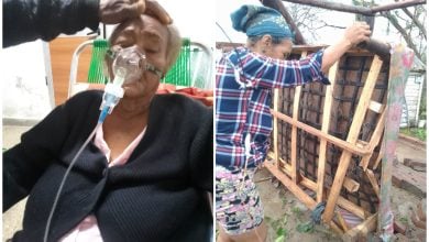 La anciana perdió su hogar tras el fenómeno meteorológico. (Foto © Georgina Parada Castillo-Facebook)