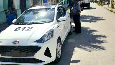 Autoridades de Guantánamo durante el operativo. (Captura de pantalla © Guantánamo y su Verdad-Facebook)