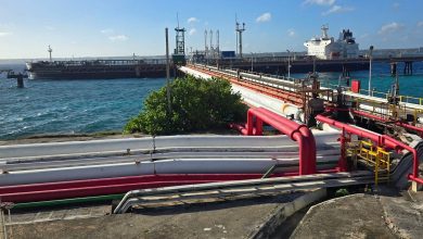 Petrolero ruso descargando combustible en Matanzas. (Foto © José Miguel Solís-Facebook)