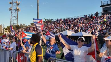 Los presentes apoyaron al pueblo cubano, exigiendo la salida del régimen. (Captura de pantalla © Cuba en Miami-YouTube)