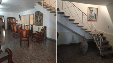 La casa no es lujosa ni tiene acabados, pero pese a su arquitectura y mobiliario comunes se vende a sobreprecio. (Foto © Casas en Venta Habana – Facebook)