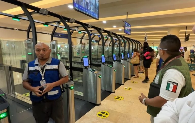 México endurece controles migratorios y retira residencias a cubanos