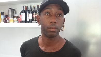 El hombre fue detenido por la población. (Foto © Pedro Lizardo Garces Escalona-Facebook)